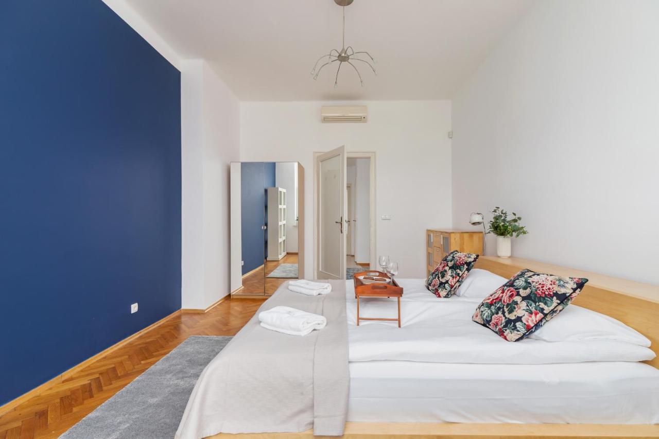 Slowacki Avenue Family Apartments Cracow By Noclegi Renters Krakow Bagian luar foto