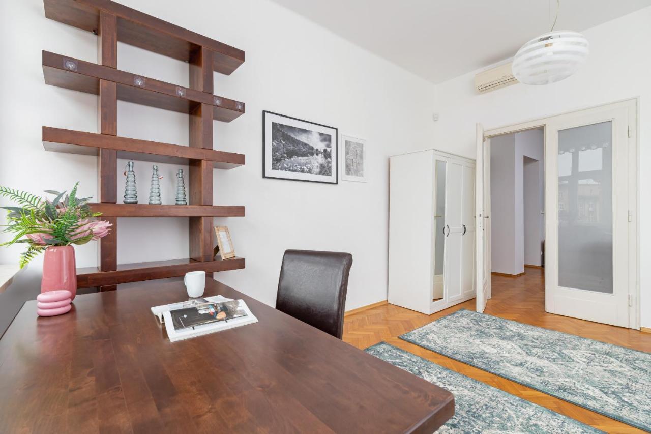 Slowacki Avenue Family Apartments Cracow By Noclegi Renters Krakow Bagian luar foto