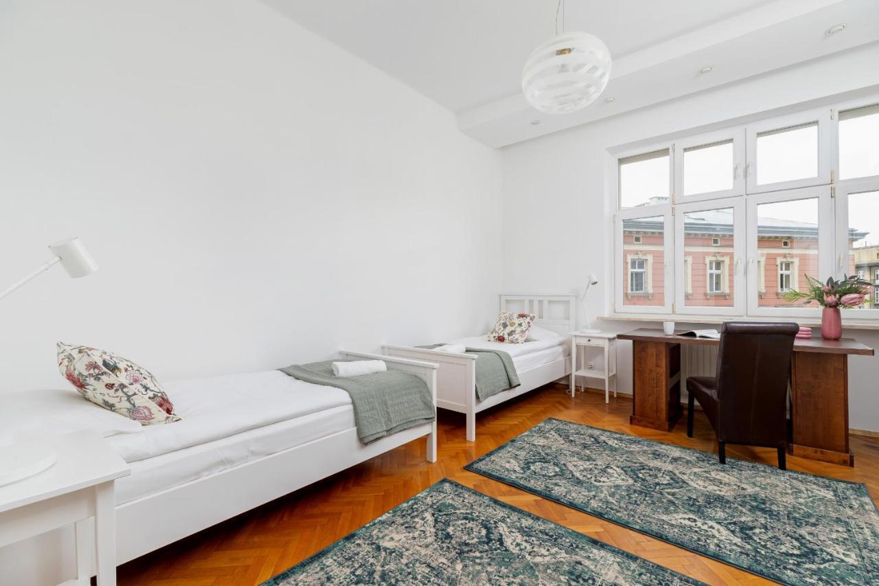 Slowacki Avenue Family Apartments Cracow By Noclegi Renters Krakow Bagian luar foto