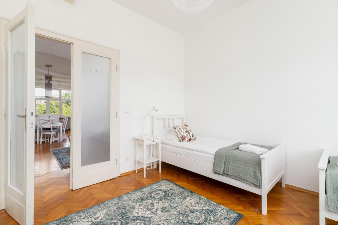 Slowacki Avenue Family Apartments Cracow By Noclegi Renters Krakow Bagian luar foto
