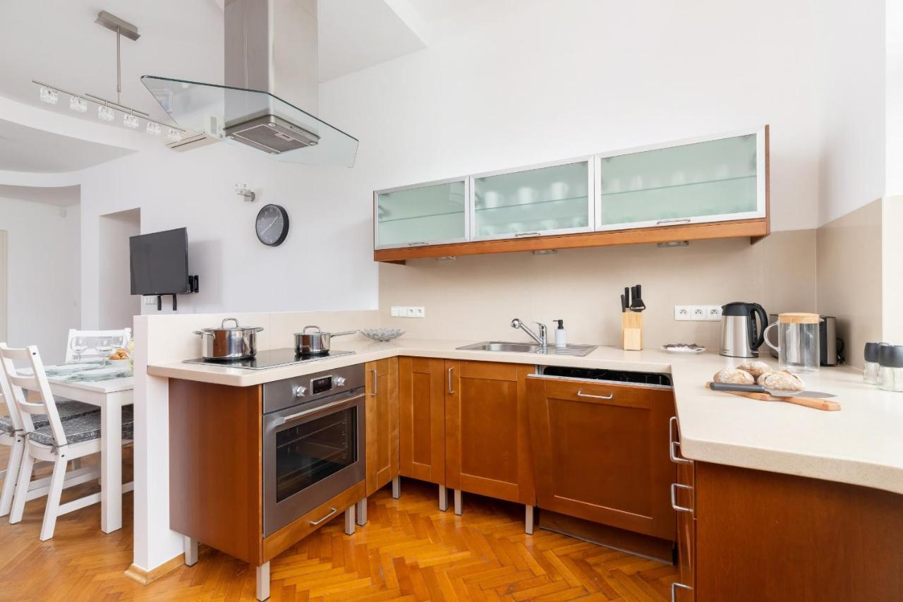 Slowacki Avenue Family Apartments Cracow By Noclegi Renters Krakow Bagian luar foto