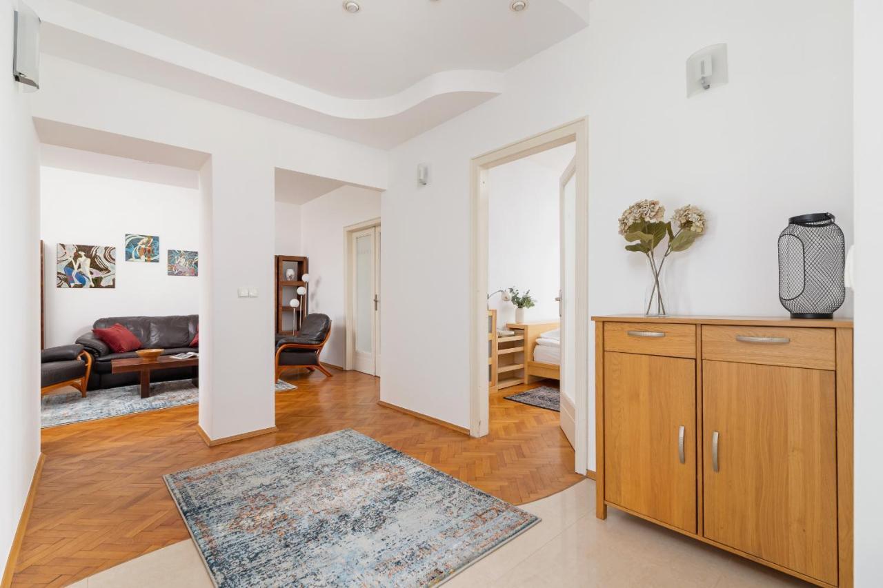 Slowacki Avenue Family Apartments Cracow By Noclegi Renters Krakow Bagian luar foto