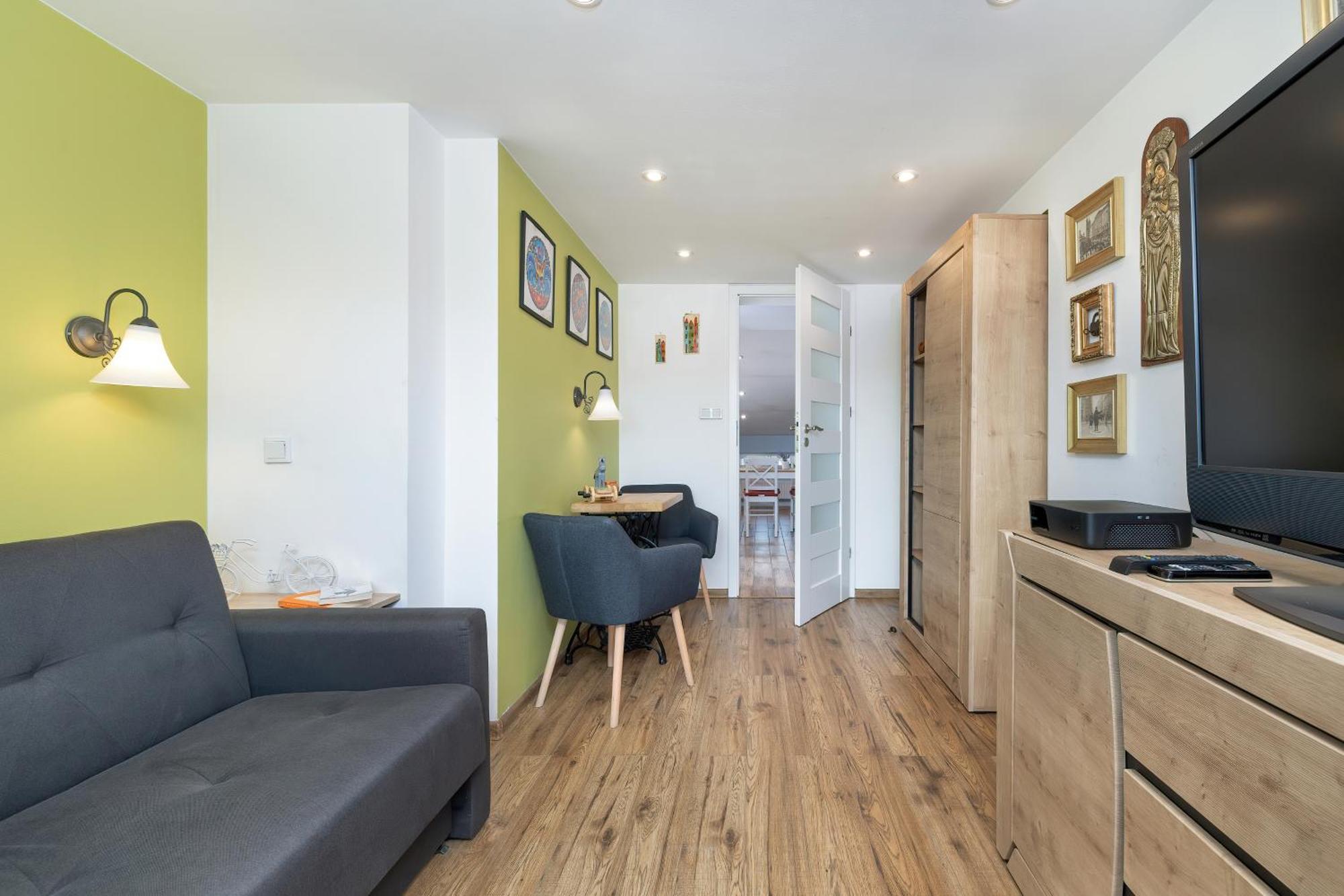 Slowacki Avenue Family Apartments Cracow By Noclegi Renters Krakow Bagian luar foto