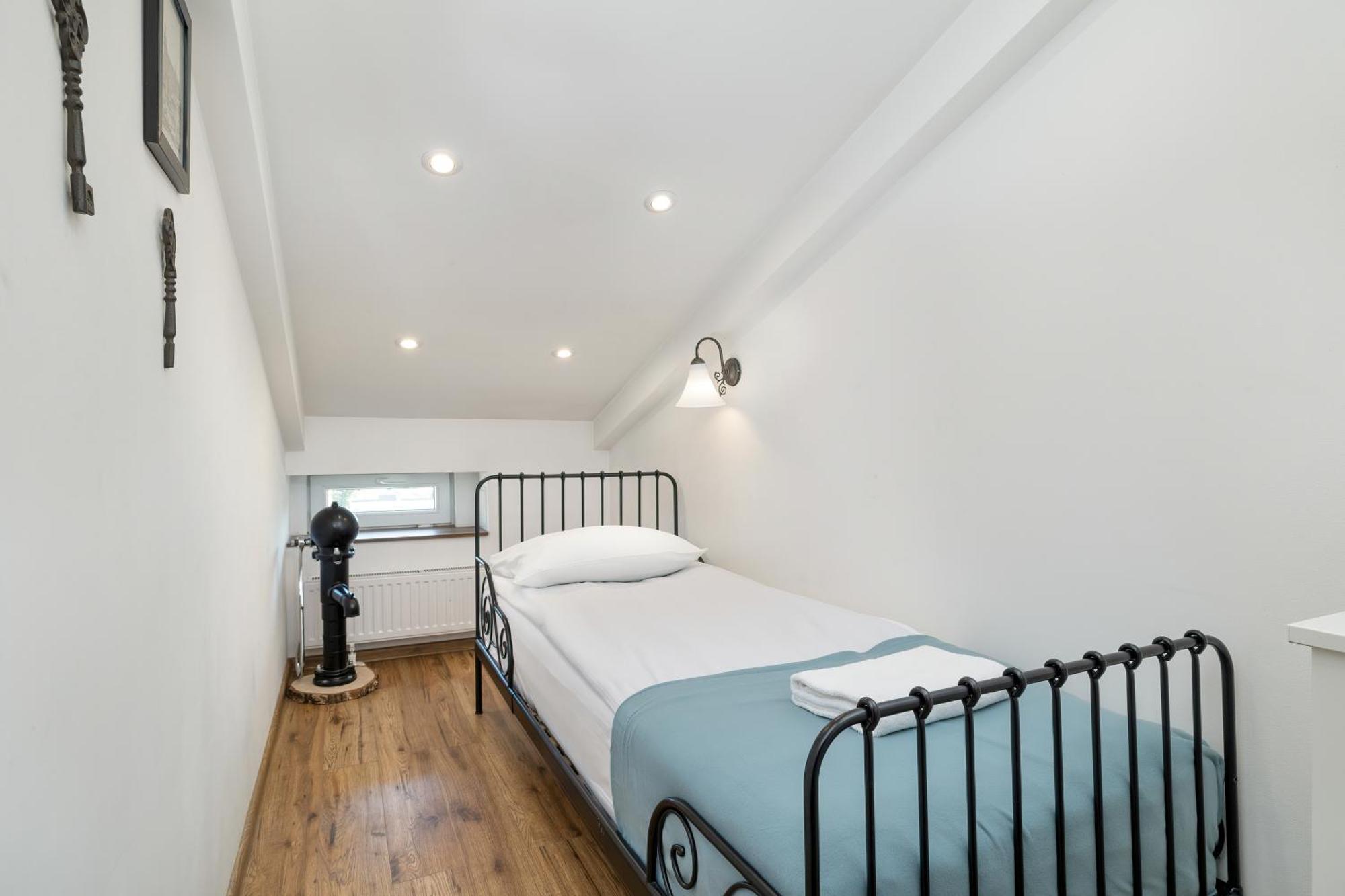 Slowacki Avenue Family Apartments Cracow By Noclegi Renters Krakow Bagian luar foto